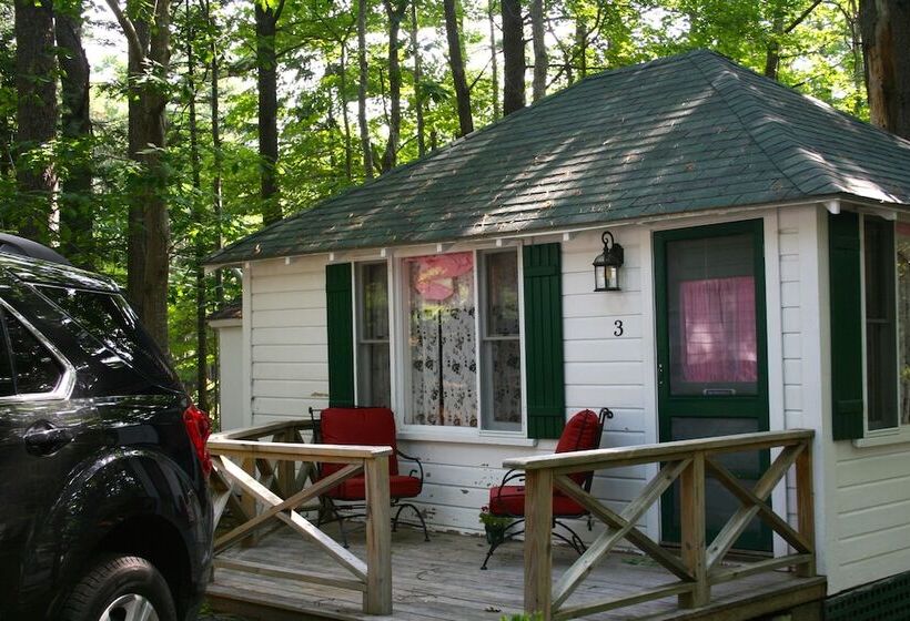 Отель Hinckley's Dreamwood Cottages