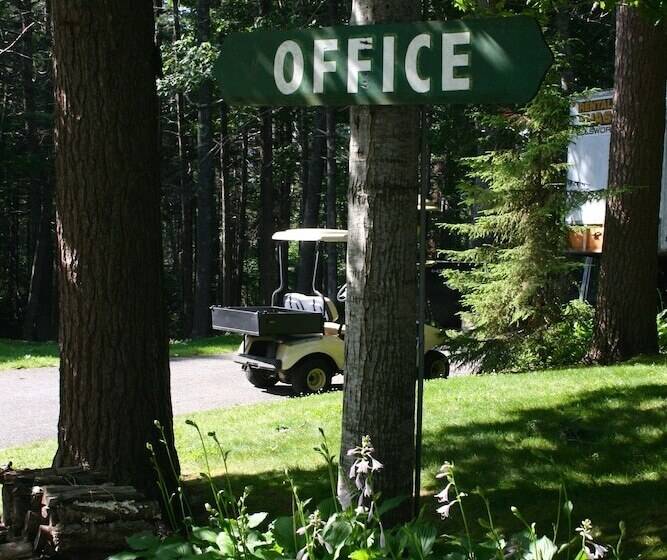 Отель Hinckley's Dreamwood Cottages