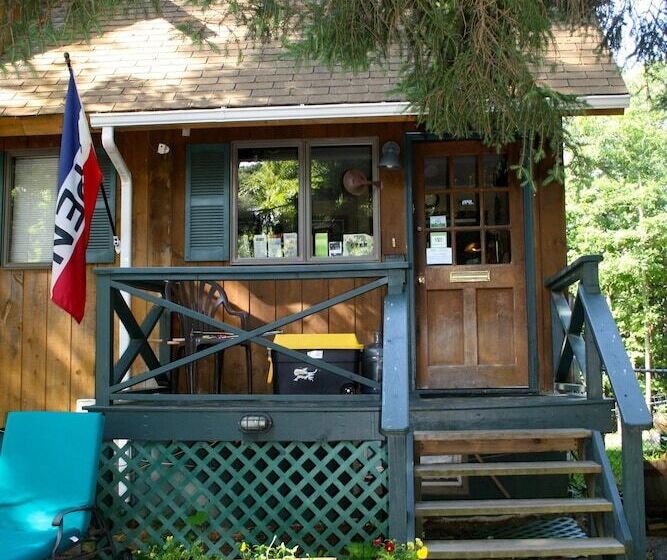 Отель Hinckley's Dreamwood Cottages