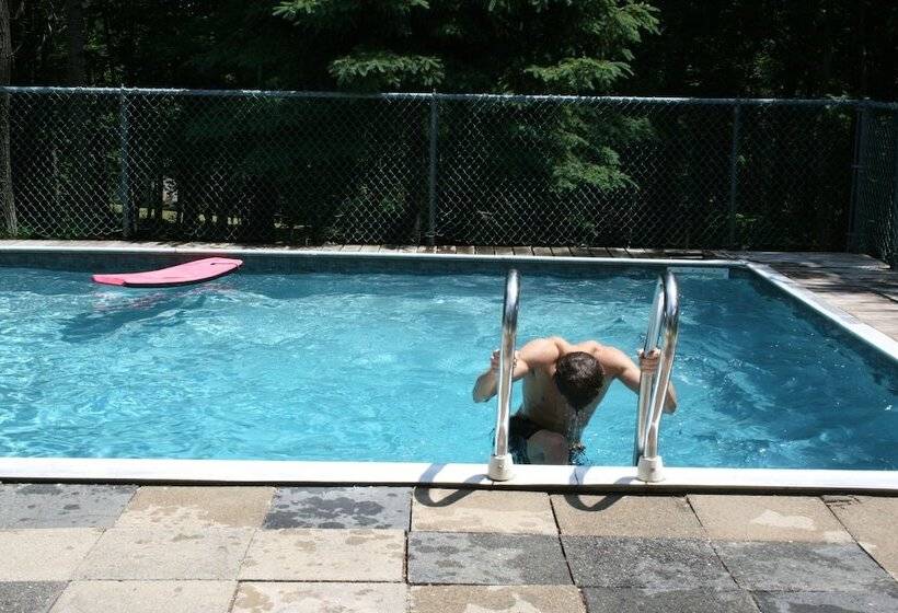 Отель Hinckley's Dreamwood Cottages