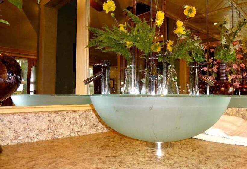 Отель Hinckley's Dreamwood Cottages