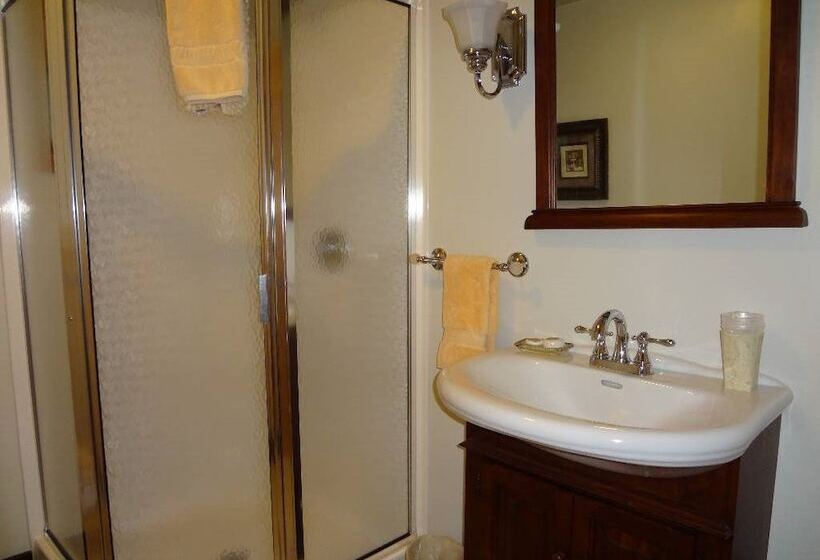 Отель Hinckley's Dreamwood Cottages