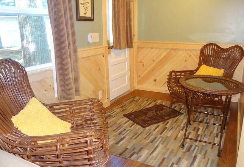 Отель Hinckley's Dreamwood Cottages