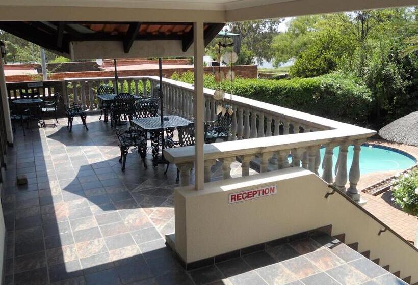 فندق Homestead Lake Cottage