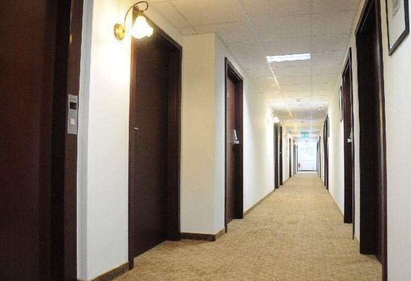 هتل Iskra By Katowice Airport