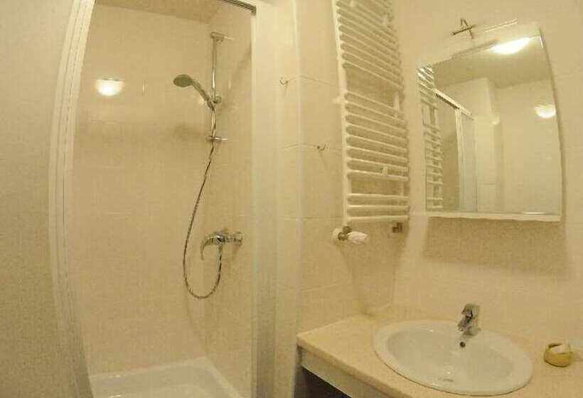 هتل Iskra By Katowice Airport