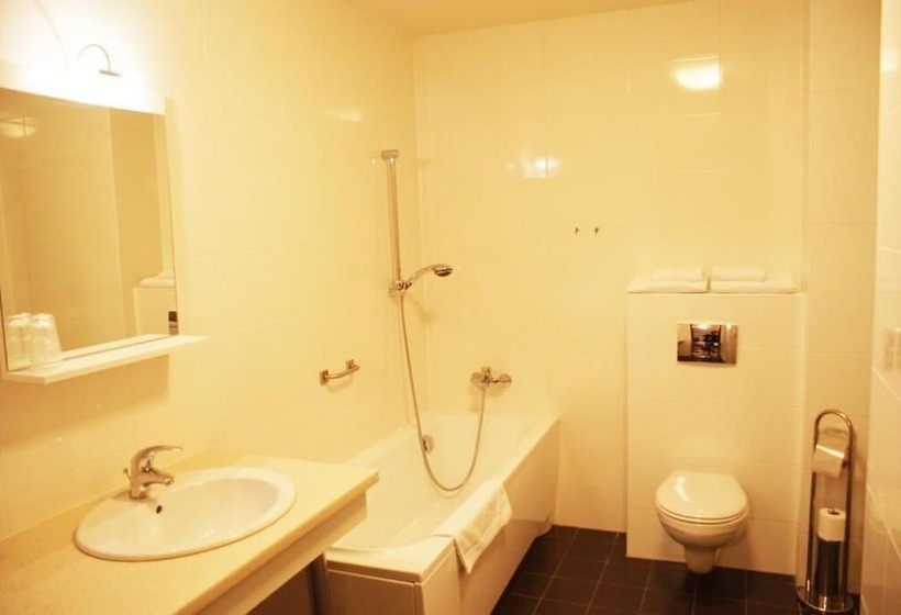 هتل Iskra By Katowice Airport