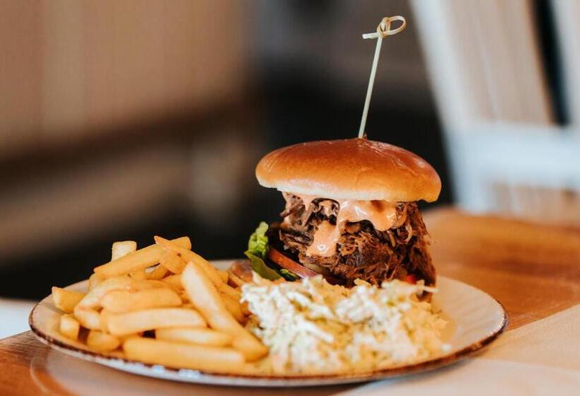 هتل Jabłoń Lake Resort