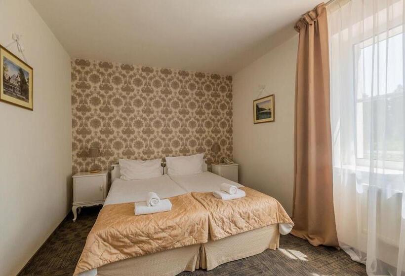 هتل Jabłoń Lake Resort