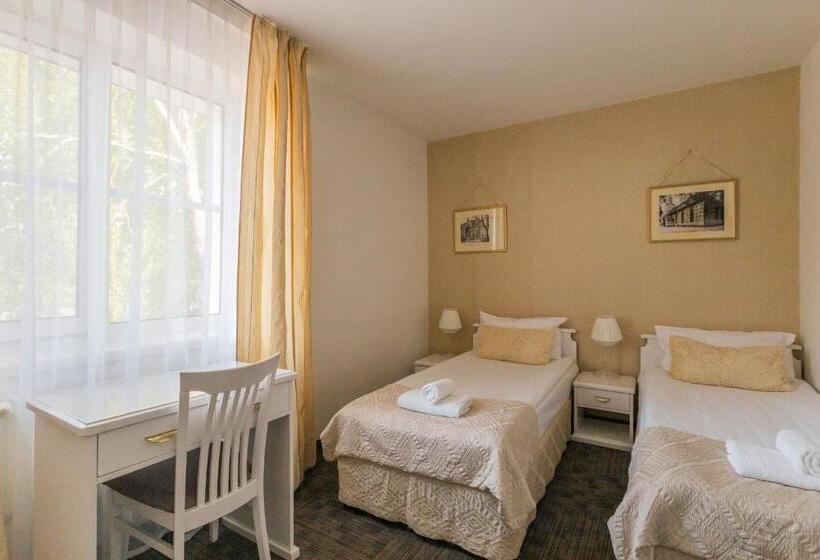 هتل Jabłoń Lake Resort