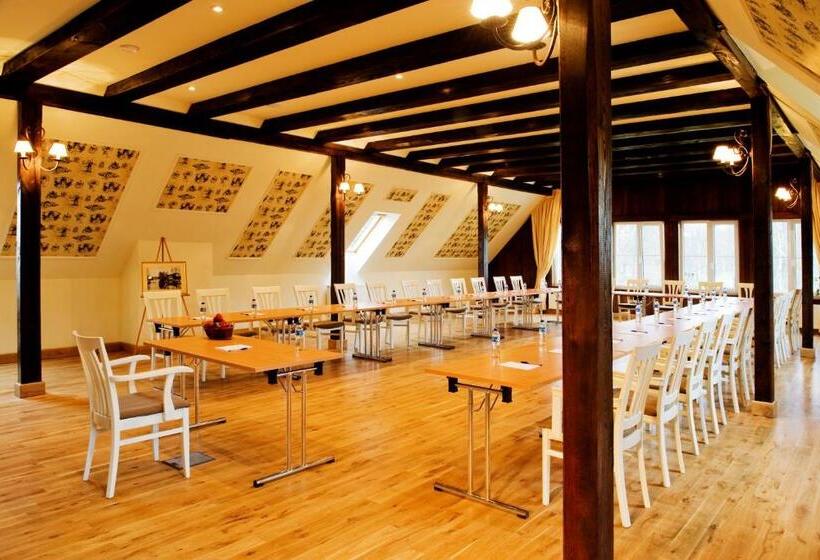 هتل Jabłoń Lake Resort