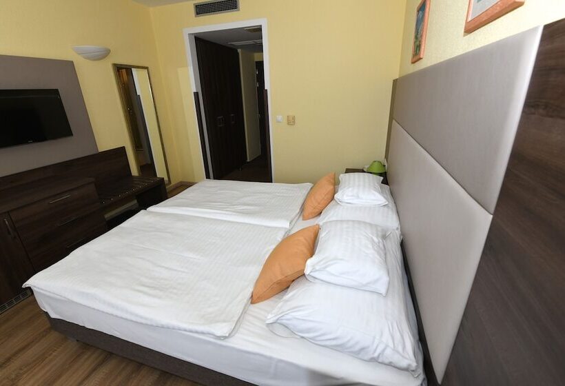 Jade Hotel Ezüsthíd