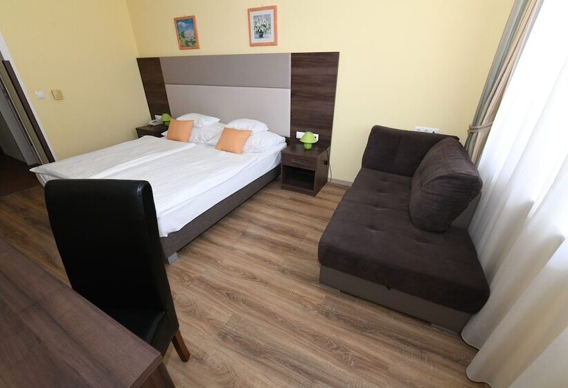 Jade Hotel Ezüsthíd