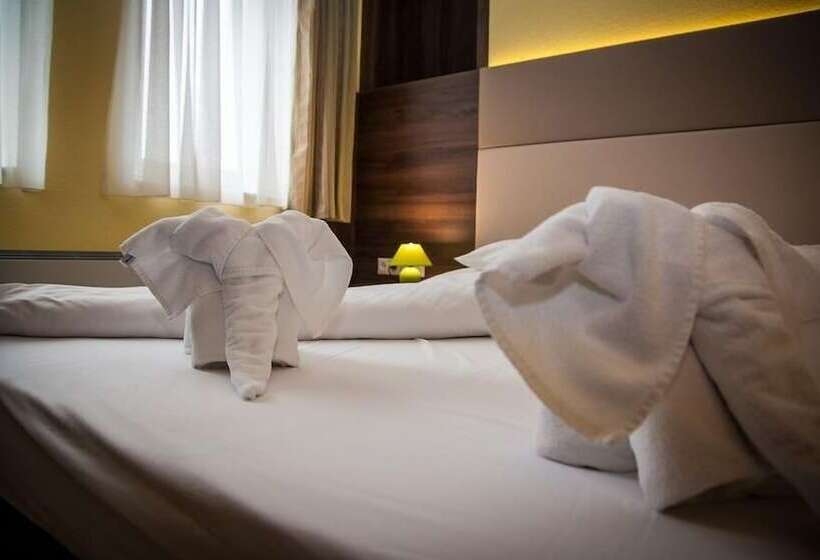 Jade Hotel Ezüsthíd