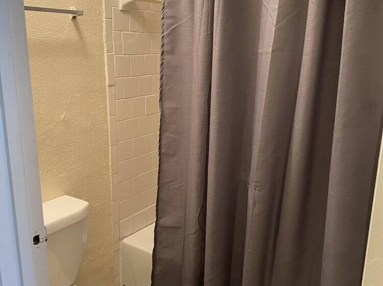 فندق Jasmine Garden Inn