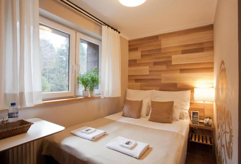 هتل Karolinka Guest House