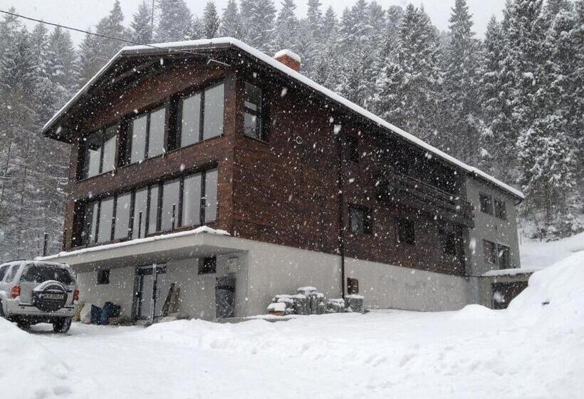 هتل Karolinka Guest House