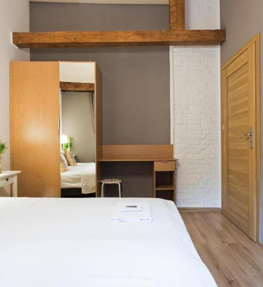 هتل Karolinka Guest House