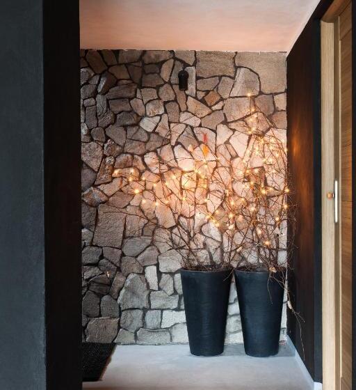 هتل Karolinka Guest House