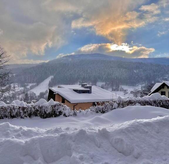 هتل Karolinka Guest House