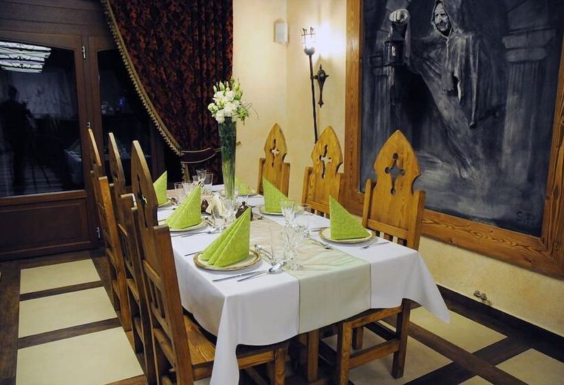 בית מלון כפרי Kasztel