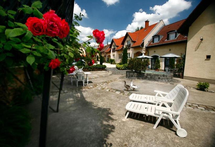 فندق Keszi Panzió