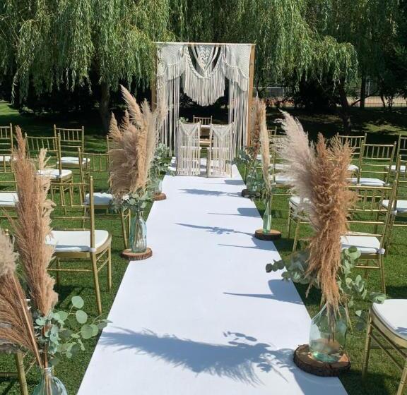 ホテル Kompleks Noclegowo Gastronomiczny Laguna