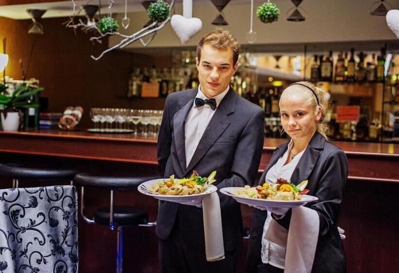 ホテル Kompleks Noclegowo Gastronomiczny Laguna