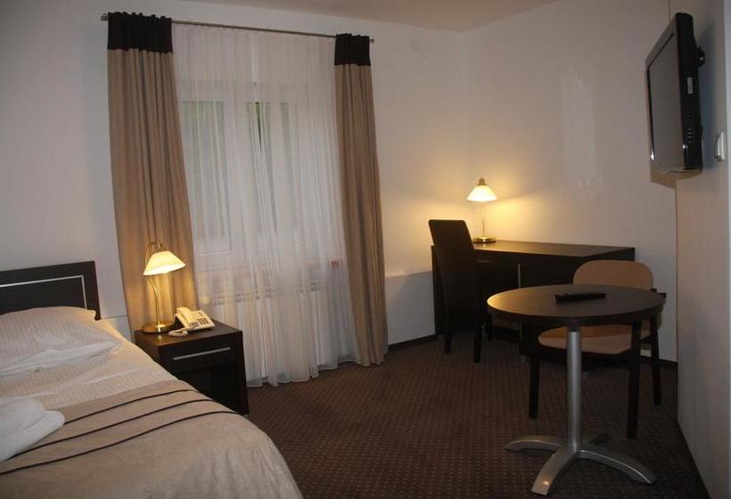 酒店 Kuklówka Conference