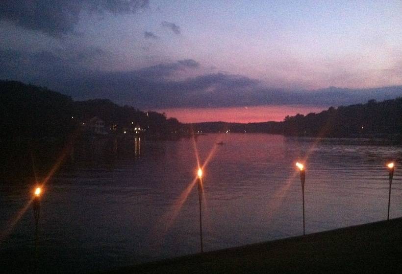 בית מלון כפרי Lake Harmony Inn