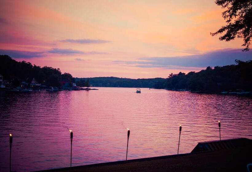 בית מלון כפרי Lake Harmony Inn