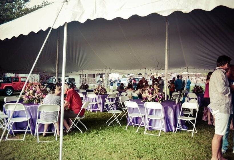 בית מלון כפרי Lake Harmony Inn