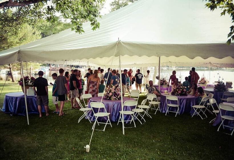 בית מלון כפרי Lake Harmony Inn