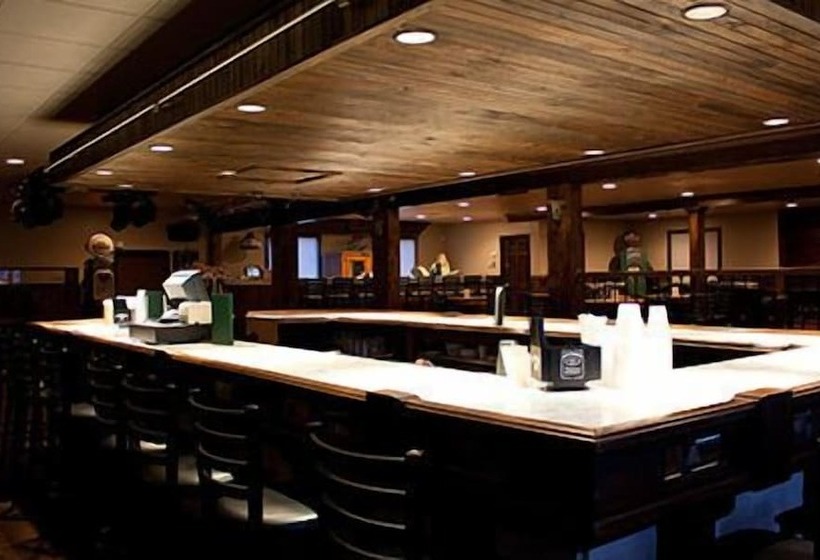 בית מלון כפרי Lake Harmony Inn