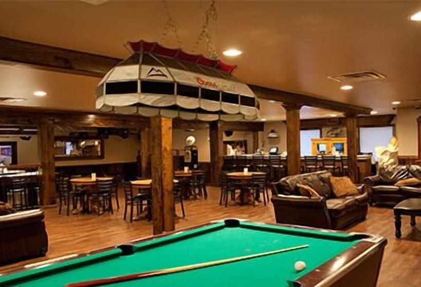 בית מלון כפרי Lake Harmony Inn