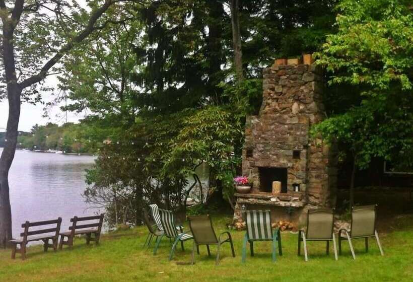 בית מלון כפרי Lake Harmony Inn