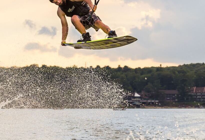 בית מלון כפרי Lake Harmony Inn