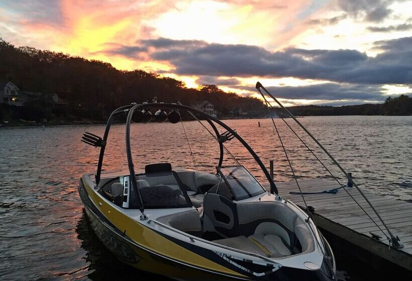 בית מלון כפרי Lake Harmony Inn