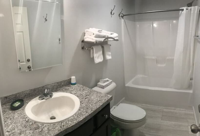 בית מלון כפרי Lake Harmony Inn