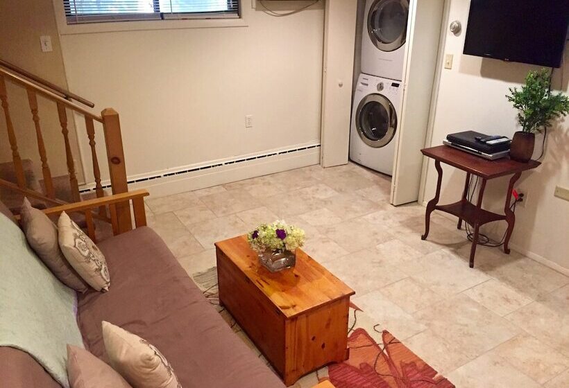 בית מלון כפרי Lake Harmony Inn