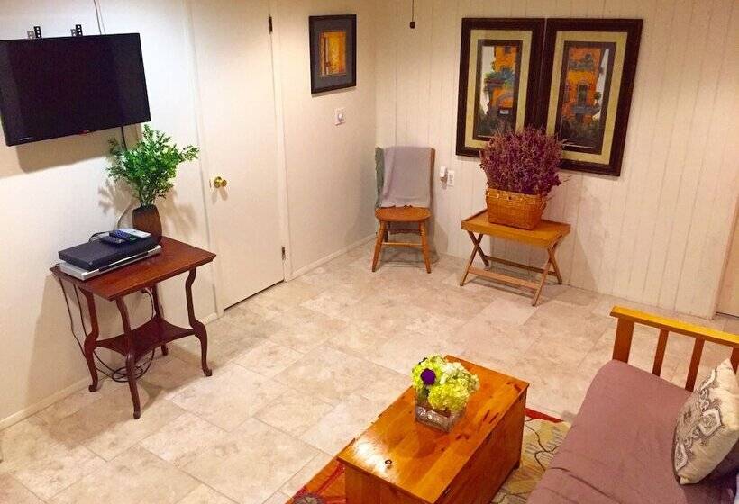 בית מלון כפרי Lake Harmony Inn