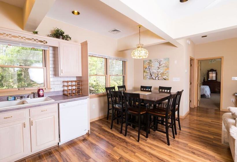 בית מלון כפרי Lake Harmony Inn