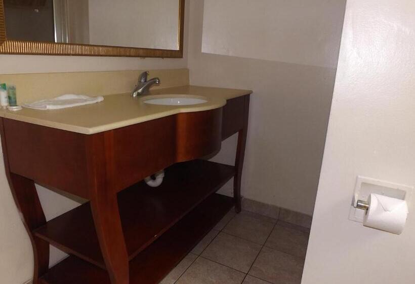 فندق Lake Side Lodge