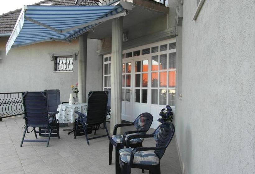 בית מלון כפרי Lijoli Lounge Vendégház