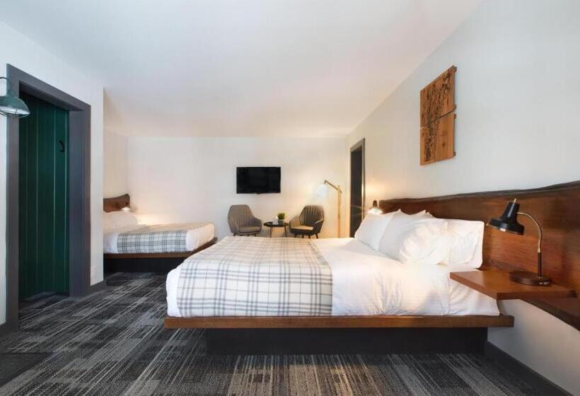 هتل Main And Mountain