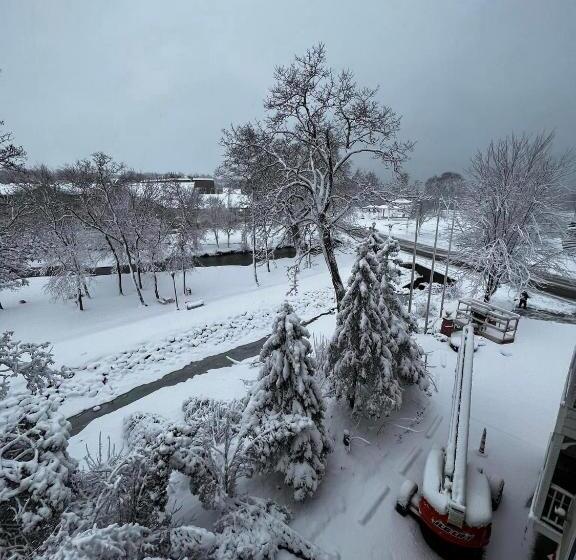 Отель Mill Creek