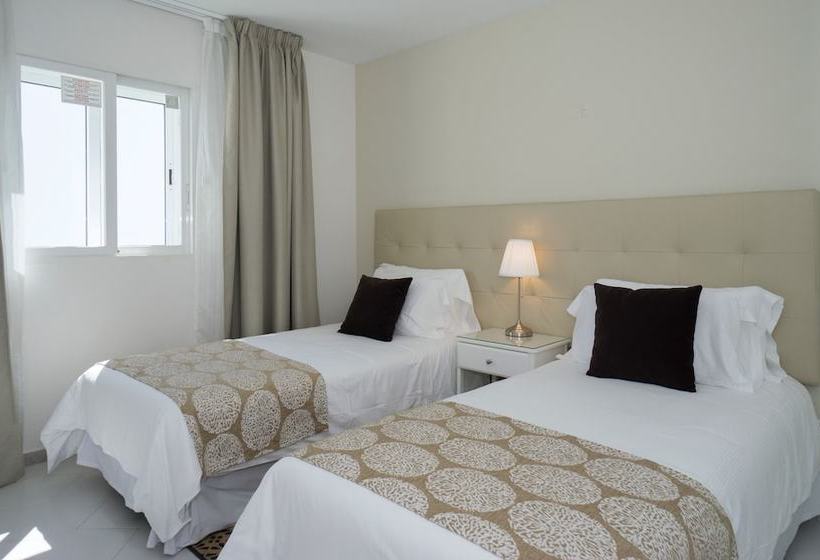 酒店 Miraflores Beach & Country Club