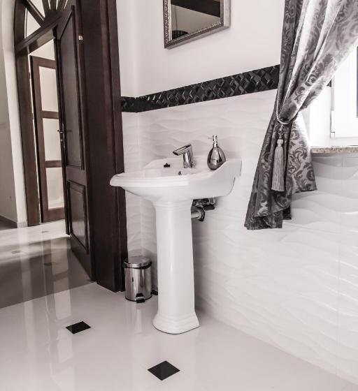 هتل Modlin Palace