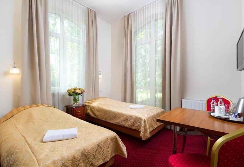 هتل Modlin Palace