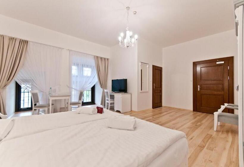 ホテル Moszna Zamek